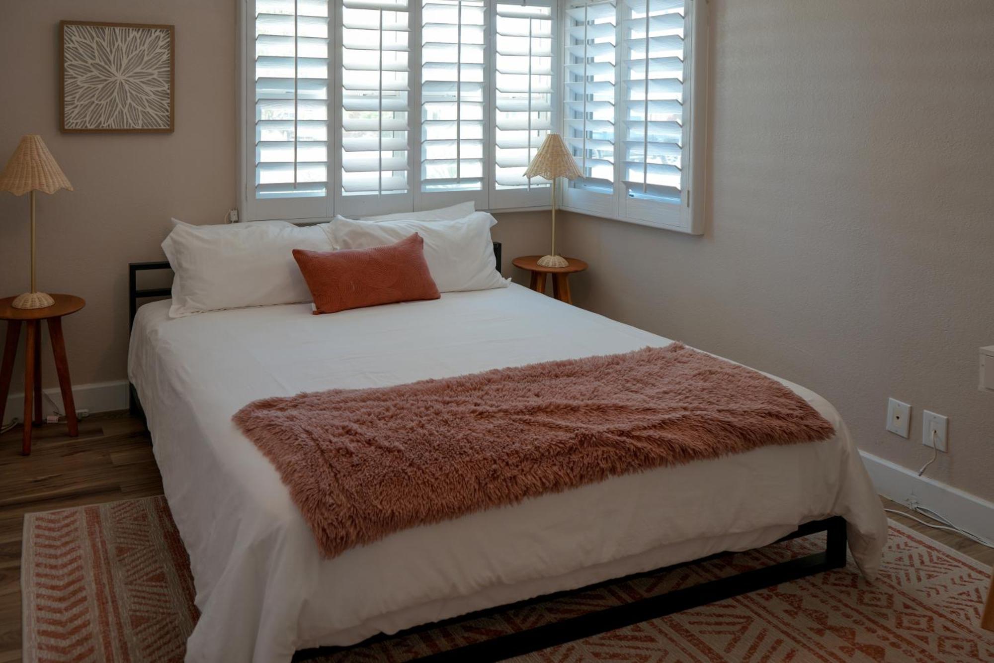 The Pink Cactus - Desert Retreat - Luxe Pool, Golf & Game Room Indio Eksteriør billede