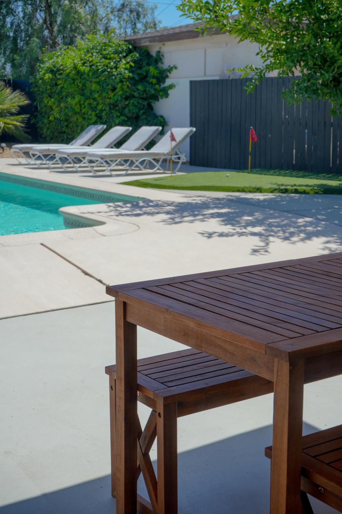 The Pink Cactus - Desert Retreat - Luxe Pool, Golf & Game Room Indio Eksteriør billede
